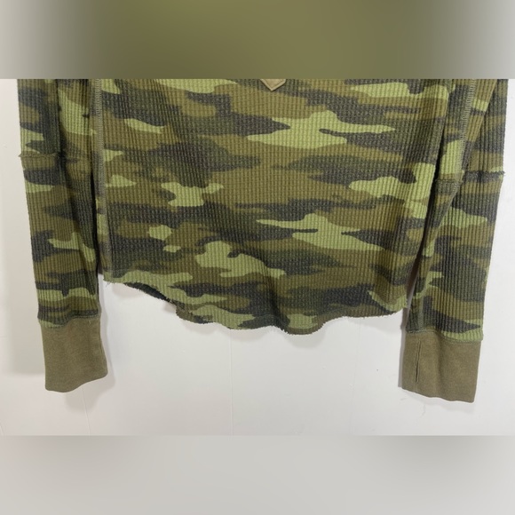 Free People Everest Camo Henley Print Button Snap Long Sleeve Shirt Size Medium - Picture 9 of 16